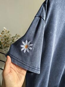 SHEIN EZwear 大码女式圆领花卉刺绣休闲百搭日常短袖T恤，夏季 - 藏蓝色 - 查看 7