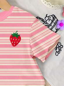 Bộ đồ cho bé gái gồm áo thun ngắn tay cổ tròn và quần short in hình dâu tây kẻ sọc dễ thương, thời trang, thích hợp cho mặc thường ngày và ngoài trời. - Nhiều màu - Xem 5