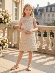 SHEIN 女童圆领3D大蝴蝶结A字连衣裙。纯色大蝴蝶结，亮片刺绣花卉面料。香槟色优雅可爱复古女童夏季无袖连衣裙 - 杏色 - 查看 8