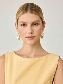 MOTF PREMIUM 金色锤纹图案夸张白色树脂耳环 - 金黃色 - 查看 9