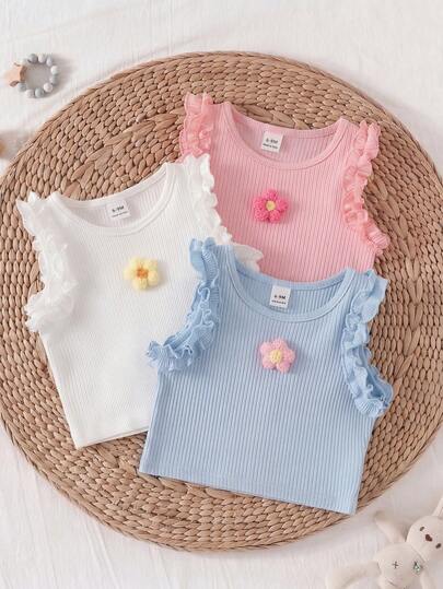 SHEIN 3件套女婴休闲上衣，包括粉色、白色和蓝色纯色罗纹无袖背心，饰有花朵图案，舒适透气，适合6个月至3岁婴幼儿夏季室内外穿着。