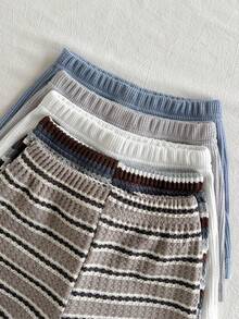 SHEIN Vintaside Kids 这款男童十件套夏季多色华夫格条纹圆领短袖T恤搭配短裤，采用焦糖棕、纯白和撞色条纹等多种配色方案。款式简约百搭，品质上乘。华夫格面料，宽松版型，多种搭配满足日常穿搭需求。适合日常上学、户外运动、居家休闲和夏季派对等场合。 - 彩色 - 查看 7