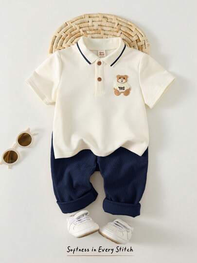 Cozy Pixies Bộ 2 món cho bé trai gồm áo nỉ dài tay cổ bẻ khóa nửa thân họa tiết gấu hoạt hình và quần dài lưng thun màu trơn.