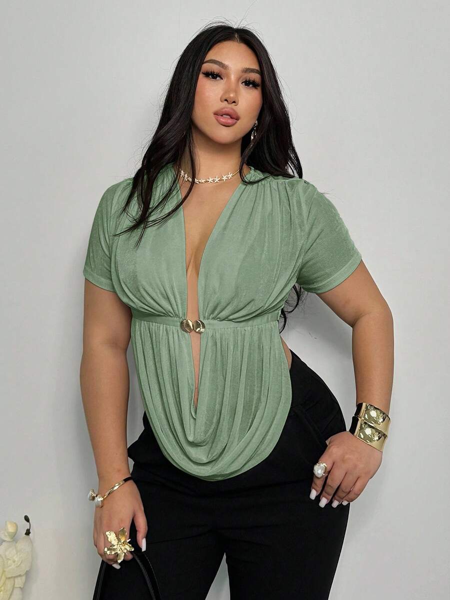 Firerie 大码舒适休闲优雅深V领无袖弹力衬衫，饰有金属扣环和侧开衩，适合春夏穿着 - 綠色 - 查看 1
