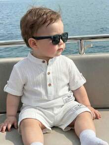 SHEIN 2 Stücke Baby Jungen Lässig Süß Urlaubsstil Weiß Kurzarm Hemd und Shorts Set, geeignet für Frühling/Sommer - Weiss - Übersicht 2