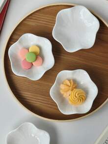 1 pièce Assiette à pâtisserie en porcelaine blanche élégante de style français , Assiette à dessert à pétales épaissie, assiette unique pour fruits secs et collations, assiette à petits fruits exquise pour les invités, délicate coupelle de trempage pour la maison. Idéal pour les restaurants, les pâtisseries et les salons. - Blanc - Voir 5