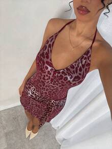 SHEIN Glamour 女士夏季新款时尚红色豹纹水钻性感系带吊带连衣裙，适合派对、约会和海滩穿着 - 紅色 - 查看 5