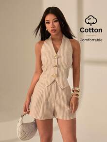 SHEIN PETITE 2 piezas Conjunto casual de mujer con top corto de halter con decoración de metal a rayas y shorts. Conjunto de top sin mangas y shorts de verano. Conjunto de chaleco y shorts a rayas para mujer en verano - Multicolor - Ver 6