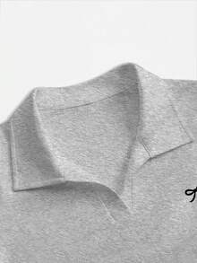 Rina Fox Camiseta de manga corta informal y minimalista con estampado de lazo para mujer - Gris - Ver 3