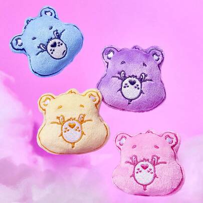 SHEIN X Care Bears 1 Miếng dán hình gấu dễ thương dùng cho tủ lạnh, có ba màu: hồng/tím/xanh dương, chất liệu mềm mại, có thể dán lên nhiều bề mặt kim loại khác nhau.