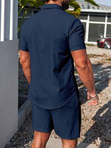 Manfinity Homme Bộ đồ nam thường ngày, áo sơ mi ngắn tay màu trơn và quần short. - Màu xanh hải quân - Xem 2