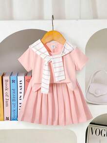 SHEIN Playful Pals Bộ 3 món cho bé gái mùa hè gồm áo thun, khăn choàng kẻ sọc đa năng và chân váy xếp ly đồng bộ, trang phục thường ngày thoải mái và thời trang theo phong cách đường phố, bộ đồ hè cho bé gái, bộ chân váy cho bé gái, bộ váy đồng phục học sinh cho bé gái, quần áo màu hồng cho bé gái, trang phục mùa hè cho bé gái, bộ đồ phối hợp mùa hè cho bé gái, bộ đồ cho bé gái, quần áo bé gái, trang phục dễ thương cho bé gái, thời trang mùa hè - Hồng - Xem 3