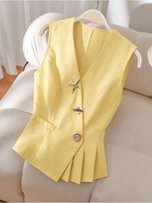 GlowEve CURVE 大码女士优雅简约V领无袖金属扣装饰收腰不对称下摆西装外套，春夏款 - 黃色 - 查看 1