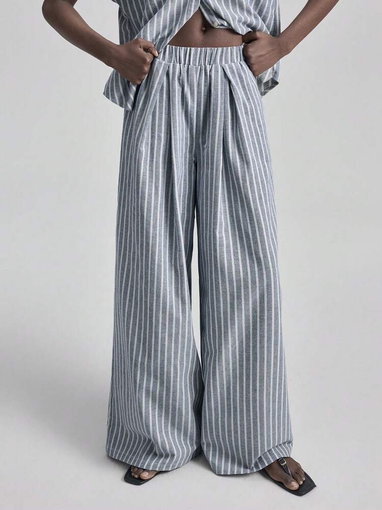 Ontre Camisa de manga corta con mangas de murciélago a rayas azules y albaricoque, pantalones elásticos de cintura con rayas verticales estilizantes, conjunto elegante y moderno para invitada de boda, moda urbana romántica y minimalista con estilo francés lujoso y elegante para uso casual de oficina, con un toque de dinero antiguo de alta gama, ideal para viajes urbanos, cruceros y aeropuertos, esencial para Oriente Medio, versátil para las cuatro estaciones, serie de bodas, conjunto de dos piezas para damas - Multicolor - Añade 6