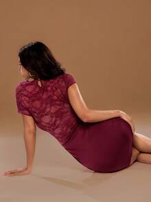 Aloruh 春夏新款情人节婚礼季性感派对纯色酒红色立领镂空蕾丝拼接褶皱透视蕾丝紧身迷你连衣裙 - 酒紅色 - 查看 7