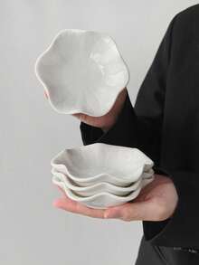 1 pièce Assiette à pâtisserie en porcelaine blanche élégante de style français , Assiette à dessert à pétales épaissie, assiette unique pour fruits secs et collations, assiette à petits fruits exquise pour les invités, délicate coupelle de trempage pour la maison. Idéal pour les restaurants, les pâtisseries et les salons. - Blanc - Voir 1