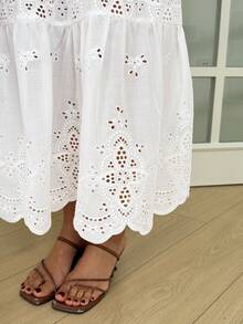 Easowa Damen einfarbiges minimalistisches Quadratausschnitt Maxikleid, lässiger Alltagskleidung Sommerkleid für Frauen Urlaubsoutfits Damenkleid Neuankömmling Kleid für Frauen lässige Picknick-Kleider für Frauen Europäischer Sommerkleider Damen Weißes Maxikleid Lochstickerei Spitze Volant Träger Quadratausschnitt Sommer lässig Urlaub Maxikleid Damen Boho Maxikleid Weiß Broderie Anglaise Lochstickerei Spitze ärmellos Quadratausschnitt Volant fließend Maxikleid Sommerkleid Partykleid Strandkleid Damen elegantes weißes langes Maxikleid Quadratausschnitt Volantärmel Volant Lochstickerei Spitze Sommer Strandparty Gast Kleid Abschlussball Kleid Urlaubskleider Volantkleid Weißes Kleid - Weiss - Übersicht 7