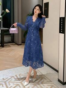 DAZY 优雅蕾丝V领女士蕾丝连衣裙，适合春季婚礼宾客穿着，夏季也可作为吊带裙穿着。 - 藏蓝色 - 查看 5