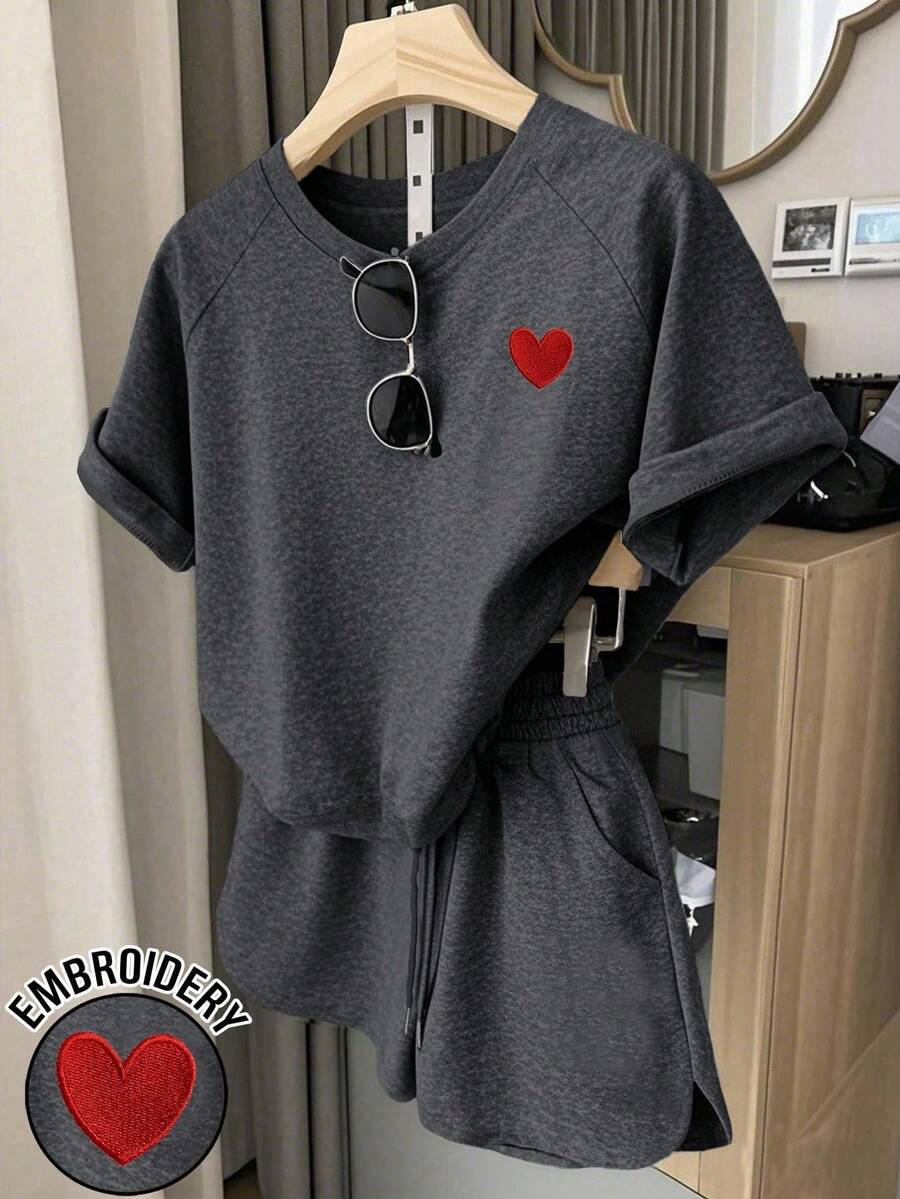 Resyla Heart Embroidery Graphic Casual T-Shirt And Shorts Set, Fashionable Versatile Summer Outfit For Women - Dark Grey - View 1