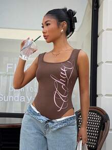 Muchica Áo liền thân không tay cổ tròn in chữ màu nâu dành cho nữ - màu nâu - Xem 4