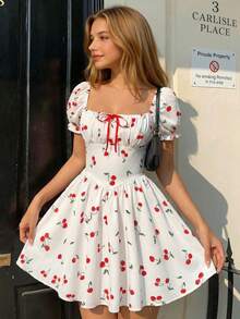 Girlism 少女白色和红色樱桃印花褶皱胸腰泡泡袖可爱短裙，度假款 - 白色 - 查看 1