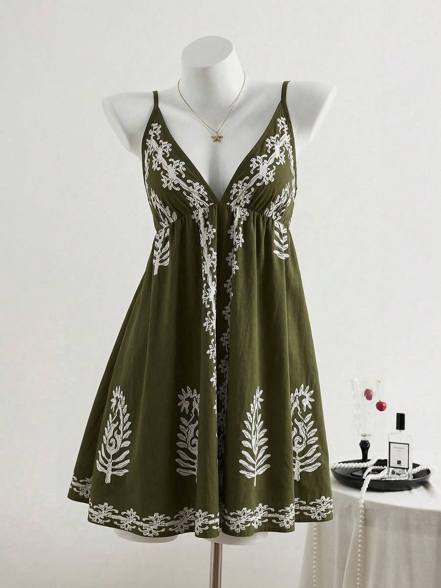 Sweetra 波西米亚风度假优雅低V领印花吊带裙 - 軍綠色 - 查看 1