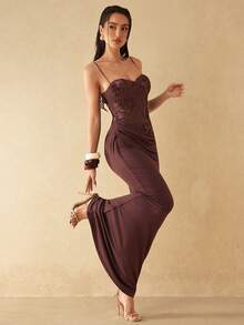 Silquee 夏季咖啡棕色可调节肩带刺绣提花面料不对称下摆性感优雅连衣裙，适合海滩度假、约会、外出、夜店派对、聚会等场合。 - 咖啡棕 - 查看 1