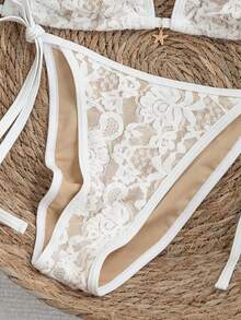 Swim Vcay Bikini Dua Potong Model Liburan Musim Semi/Panas 2026 dengan Motif Bunga Renda Warna-warni, Lapisan Warna Kulit, Tali Bahu Tipis, Model Halter Belakang, Tali Samping, Potongan Tinggi - Krem - View 4