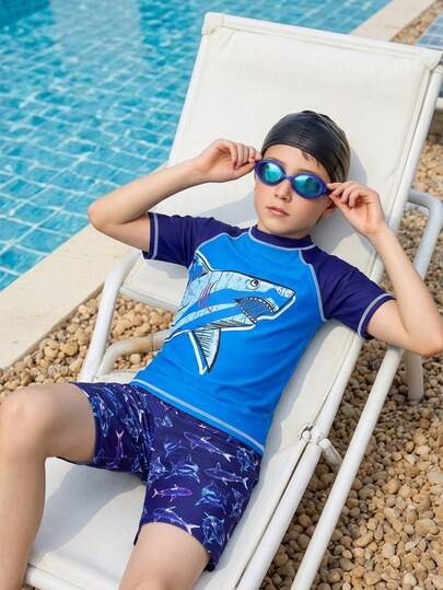 SHEIN 2pcs Kids/Tween Boys' Casual Versatile Printed Pattern Crew Neck Short Sleeve Swimsuit Top And Printed Swim Trunks Set