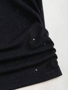 SHEIN MOOSTA Áo kiểu nữ chất liệu vải có họa tiết, vai lệch, phong cách tối giản thường ngày, thích hợp cho mùa xuân/hè. - màu đen - Xem 3