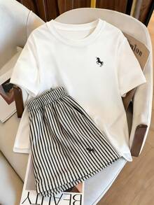 Resyla 2026 夏季女装套装 - 宽松马匹刺绣T恤+高腰条纹短裤，娇小身材加分两件套 - 白色 - 查看 3