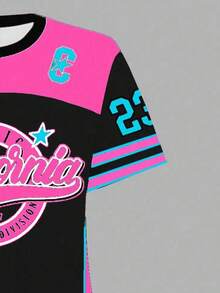 SHEIN Leap Crew 少女休闲复古字母数字徽章图案连衣裙，运动学院风短袖中长连衣裙，适合夏季凉爽穿着，女童 Chroma Select 系列，返校季童装，韩版春夏风，轻松运动风，套装，儿童图案T恤，运动休闲风，夏季服装，毕业季儿童运动连衣裙，运动鞋舞会连衣裙，少女Y2K图案T恤连衣裙，儿童Y2K女童服装 - 彩色 - 查看 6