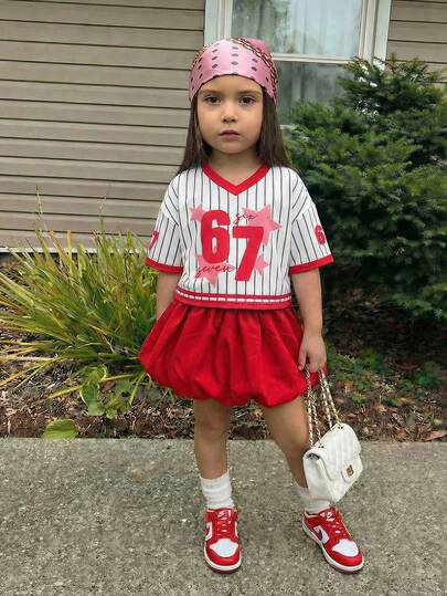 SHEIN Set de 2 piezas con camiseta con estampado de número y falda para niñas jóvenes, conjunto de moda casual y versátil para uso diario