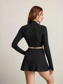 Nuvra Bộ áo croptop dài tay màu đen và quần short chân váy - Chân váy chữ A cạp cao có quần short liền thân, áo croptop tay có lỗ xỏ ngón tay và cổ quấn, chất liệu co giãn bốn chiều nhanh khô, thích hợp cho tennis và yoga, bộ hai mảnh màu đen gồm áo và chân váy, bộ hai mảnh dành cho nữ, bộ chân váy và áo croptop màu đen, bộ hai mảnh mùa hè dành cho nữ. - màu đen - Xem 2