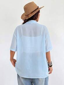 SHEIN EZwear Áo sơ mi tay ngắn màu xanh nhạt xuyên thấu, cỡ lớn, cài cúc phía trước. - Màu xanh nhạt - Xem 2
