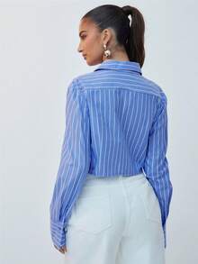 Hauture Chemise rayée courte de style "Old Money" chic de bureau avec cravate pour femmes - Bleu azur - Voir 2