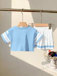 SHEIN Playful Pals 2件套女婴0-3岁时尚V领浅蓝色短袖针织上衣和百褶裙套装 - 藍色 - 查看 2