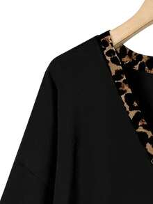 EMERY ROSE Casual Minimalist Leopard Print Contrast Color Loose V-Neck T-Shirt For Plus Size Women, Black Top Suitable For Summer - Multicolor - View 5