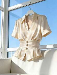 Franclia Blusa de satén de cuello en V de manga corta para mujer, top con volantes de cintura ajustada y cuello retro con tres botones, para citas, té de la tarde, compras, uso vacacional - Champán - Ver 6