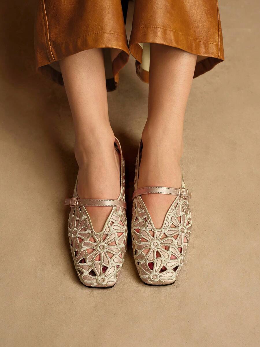 Rosivie 女士休闲百搭通勤极简镂空刺绣平底鞋 - 香檳色 - 查看 1