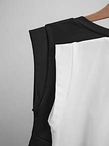 GlowEve 2pcs Women's Sleeveless V-Neck Ruched Waist Black & White Tank Top Set - Multicolor - View 5