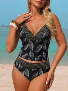 Swim Lushoire Bộ đồ bơi nữ thanh lịch và sang trọng theo phong cách nghỉ dưỡng: Áo bikini đơn giản màu đen cổ chữ V với dây đeo mảnh, nền đen in họa tiết lông vũ trắng. Kết hợp với quần bikini cạp cao kiểu dáng retro thanh lịch, bộ đồ bơi hai mảnh này được trang trí bằng viền dệt màu đen và bạc. Hoàn hảo cho các kỳ nghỉ (nghỉ xuân, mùa tựu trường, lễ hội, mùa xuân và những chuyến đi biển). Đồ bơi phù hợp với người có vóc dáng ngoại cỡ, trang phục đi biển cho nữ, bộ đồ đi nghỉ mát cho nữ. - Đen và trắng - Xem 4