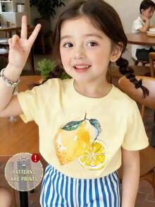 1 pieza de camiseta de cuello redondo de manga corta con estampado floral de verano casual y linda para niñas jóvenes, adecuada para salidas en vacaciones de verano, nueva moda SS26, atuendos de verano - Amarillo - Ver 3