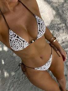 Bonvoyette Swim Vcay 新款奢华优雅两件套白色钩编蕾丝和焦糖/棕色三角比基尼，女士款，挂脖式泳衣上装饰有木珠，性感高衩丁字裤泳装，适合夏季海滩泳池度假，复古Y2K辣妹风泳装，音乐节，热带海岸早午餐，海岛度假及摩登氛围。 - 棕色 - 查看 1