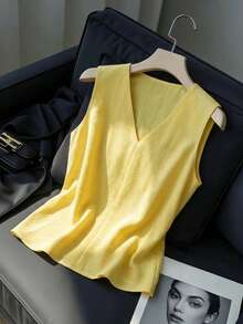 GlowEve 女士褶皱V领无袖修身休闲衬衫 - 彩色 - 查看 5