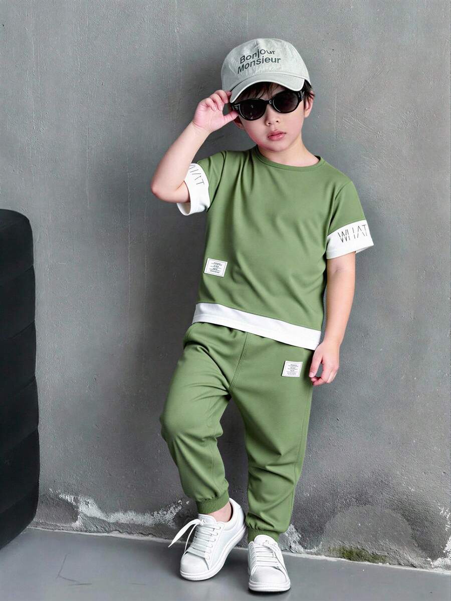 SHEIN Genkimix Kids 男童夏季字母印花短袖T恤和短裤休闲套装，适合日常穿着、运动、度假、假日。