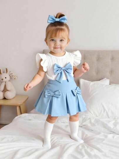 2026 SS New Fashion Squishy Soft Fabric Summer Vacation Travel Essential Kids Girls Knitted Jacquard Fluttering Sleeve Bow Trim Vest Top With Pleated Bow Skirt 2-Piece Set, Fashionable & Cute Casual Outfit