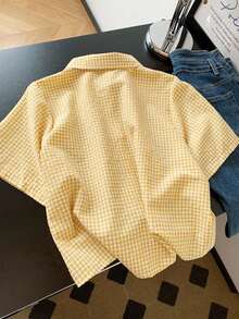 SHEIN Blusa de manga corta amarilla a cuadros con pliegues en la parte delantera, estilo casual francés, versátil y refrescante para adolescentes, artículo individual para primavera/verano - Amarillo - Ver 2