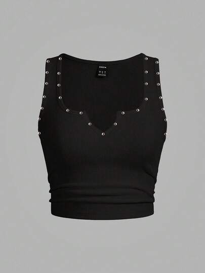 Slaydiva Plus-Size Women's Black Ribbed Cropped Tank Top With Studded And Iron-On Patches, Suitable For Casual Outings, Gatherings With Friends, Music Festivals, Parties, Layering, Or Relaxing At Home. Black Tank Top, Black Iron-On Patch Tank Top, Women's Casual Black Tank Top, Black Tank Top.