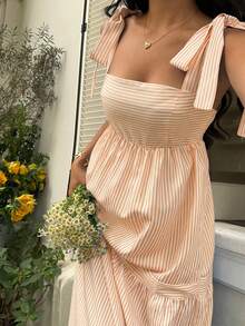 SHEIN Unity Đầm maxi dáng xòe không tay, cổ vuông, eo cao, phối màu sọc xanh dương, hở lưng, buộc dây, gợi cảm, thích hợp cho kỳ nghỉ xuân/hè. - trái cam - Xem 6
